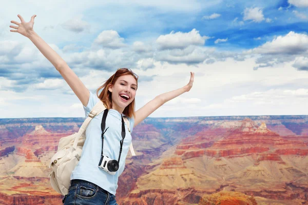 Mujer feliz posando — Foto de Stock