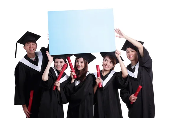 Studenti che mostrano cartellone — Foto Stock