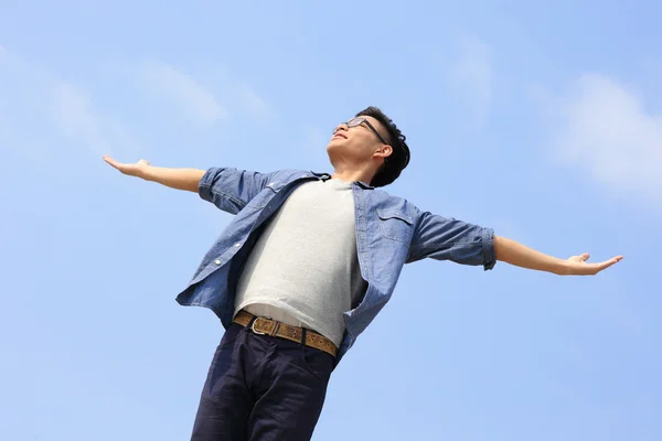 Man genieten van natuur — Stockfoto