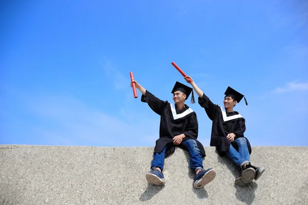 Studentów, wskazując coś — Zdjęcie stockowe