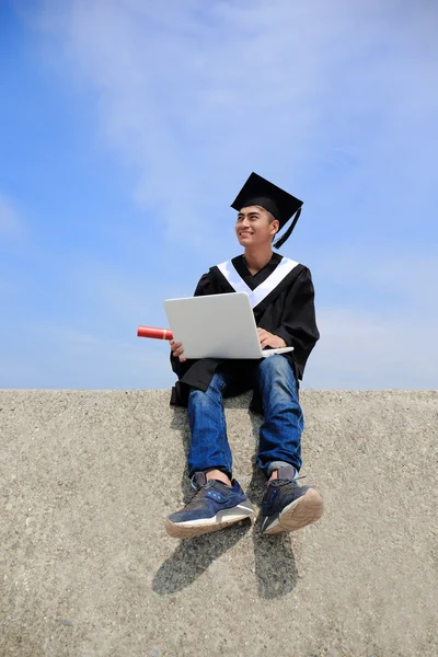 Estudiante usando computadora — Foto de Stock