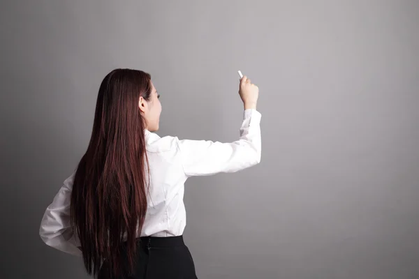 Mujer de negocios escribiendo — Foto de Stock