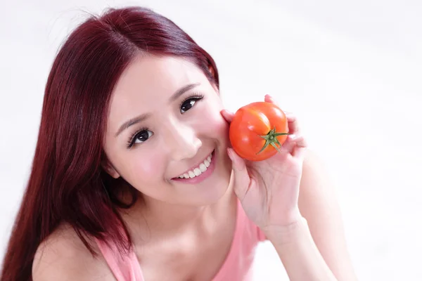 Menina de saúde mostrar tomate — Fotografia de Stock