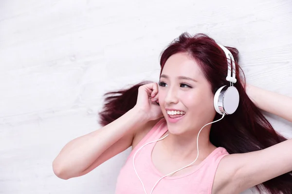 Woman enjoying the music — Stock Photo, Image