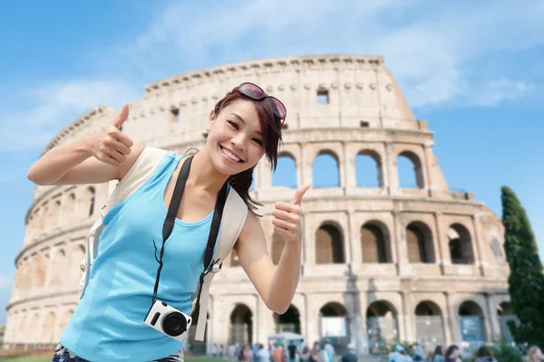 Mujer feliz viajar en Italia — Foto de Stock