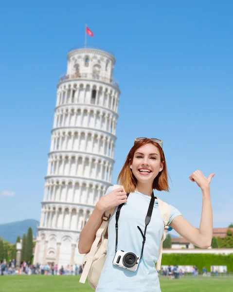 Mulher feliz viajando — Fotografia de Stock