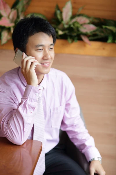 Business man using phone — Stock Photo, Image