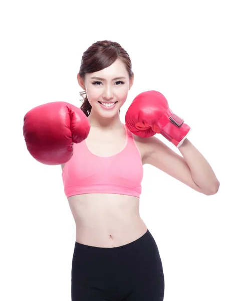 Mulher desportiva é boxe — Fotografia de Stock