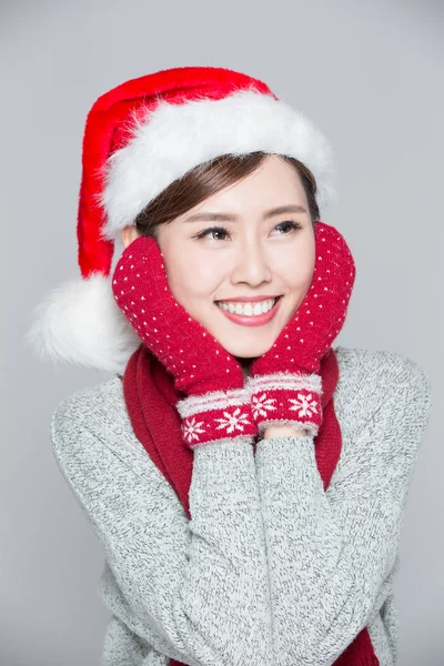 Žena nosí Santa klobouk — Stock fotografie