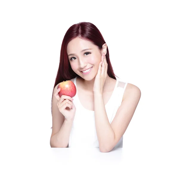 Frau hält Apfel — Stockfoto
