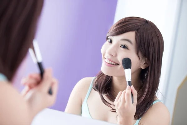 Pakai make up Stok Foto, Pakai make up Gambar Bebas Royalti | Depositphotos