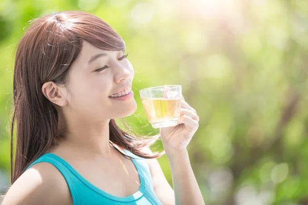 Young Woman drinking hot tea — Stock Photo, Image