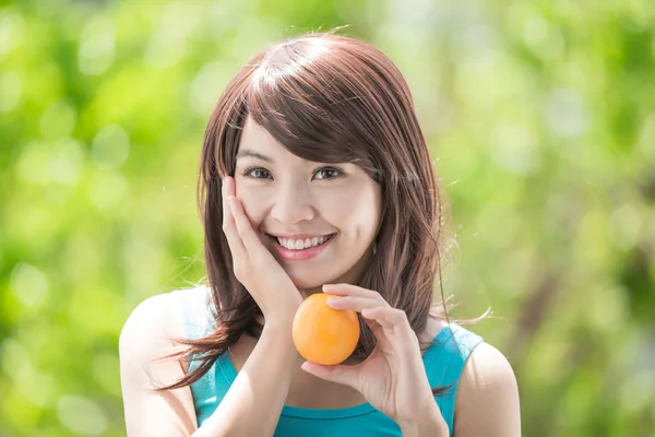 Young  woman holding  orange — Stock Photo, Image