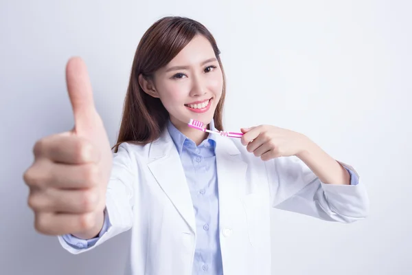 Dokter gigi mengajar bagaimana sikat gigi — Stok Foto