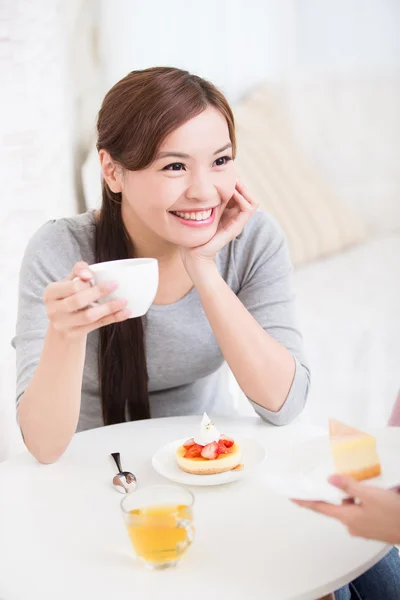 Happy jonge vrouwelijke vrienden — Stockfoto