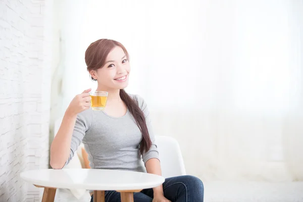 Woman drink green tea — Stock Photo, Image