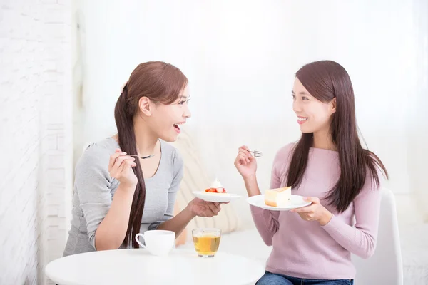 Jovens amigas felizes — Fotografia de Stock