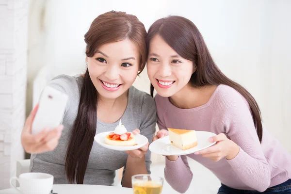 Happy young female friends — Stock Photo, Image