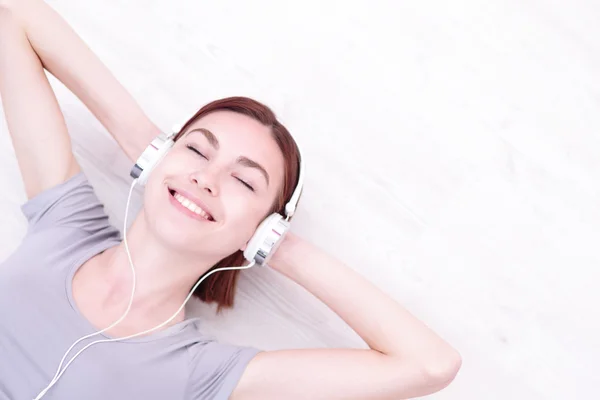 Woman enjoying the music — Stock Photo, Image