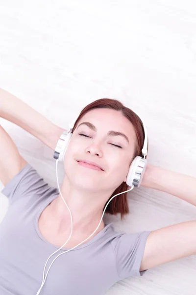 Woman enjoying the music — Stock Photo, Image