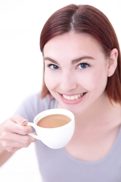 年轻漂亮的女人喝咖啡 — 图库照片