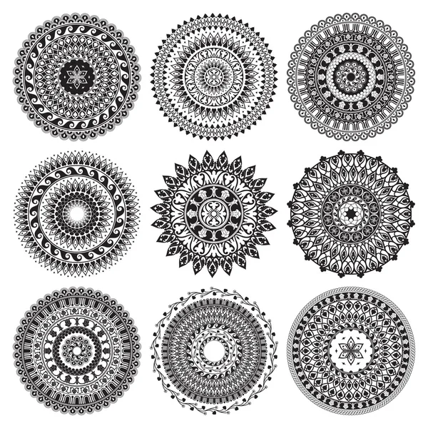 Round abstract ethnic ornament mandalas — Stock Vector