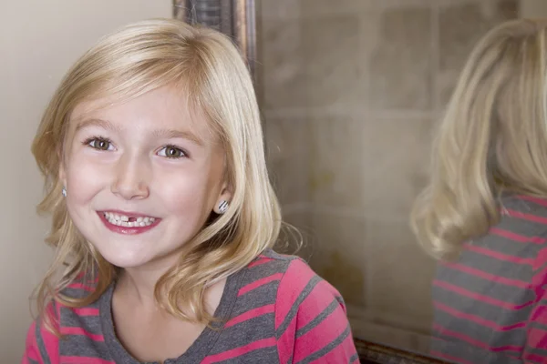 Child missing front tooth — Stock Photo, Image