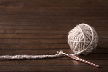 Tığ ile krem yumağı