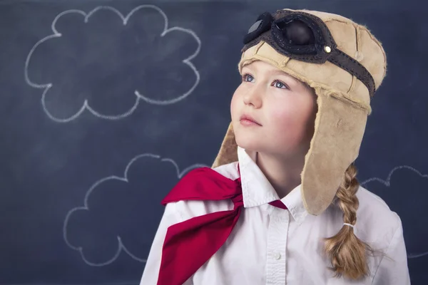 Jonge meisjes met vlieger bril en muts — Stockfoto