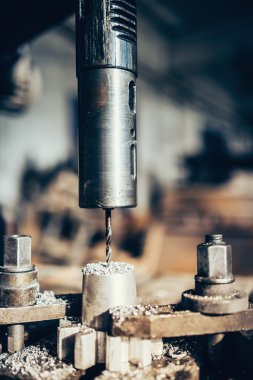 makine araçları, torna, endüstriyel fabrikalarda ayrıntıları. çalışma metal bir güç aracı ile