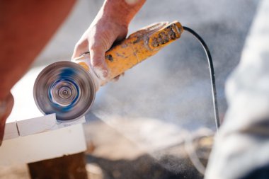 Şantiye cepheler için kullanılan işçi kesim dekoratif taş