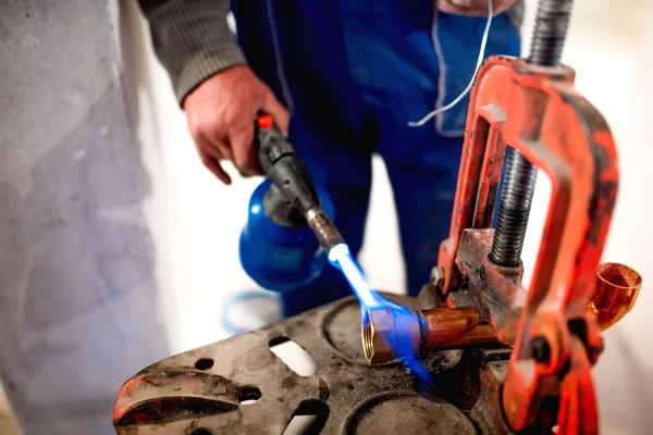 Worker, plumber using blowtorch for soldering copper fittings — Stock Photo, Image