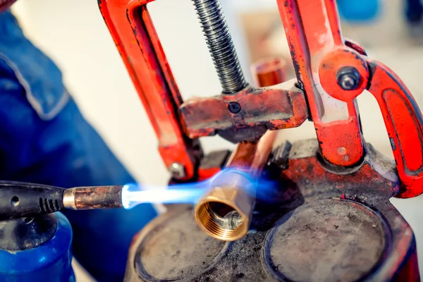 Plumber welding copper and fittings with blowtorch — Stock Photo, Image