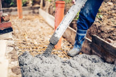 takviye çubukları üzerinde inşaat sitesi detayları - kaldırımlar bina ve dökme çimento