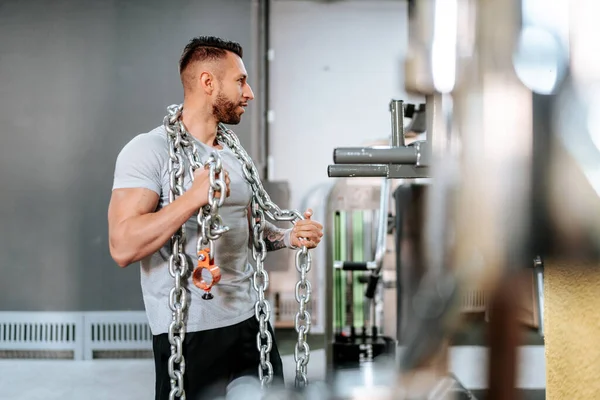 Bodybuilder Knappe Sterke Atletische Man Werkende Armen Romp Spieren Fitness — Stockfoto