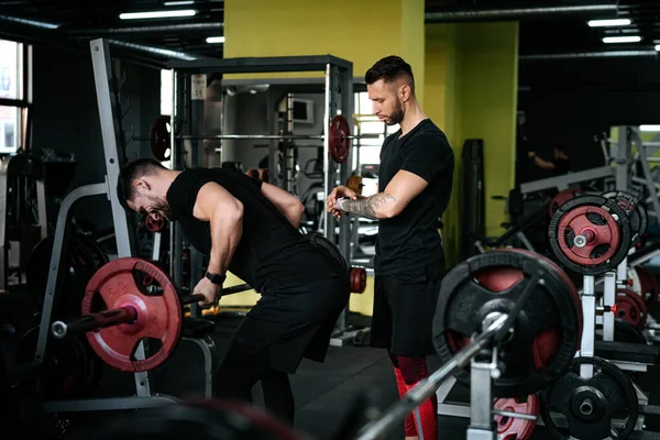 Entraîneur Entraînement Entraînement Entraîneur Personnel Aider Client Avec Équipement Gymnase — Photo