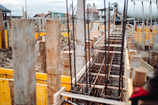 Trabalhadores Construção Civil Fabricando Barra Reforço Aço Construção Sentar — Fotografia de Stock