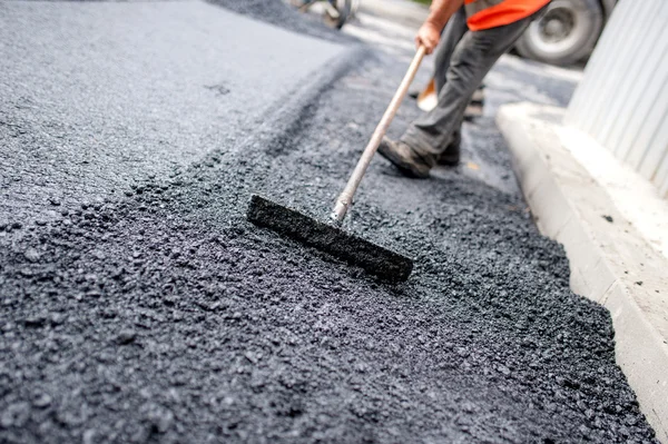 Heavy tandem Vibratory roller compactor working on asphalt pavement at road repairing — Stock Photo, Image