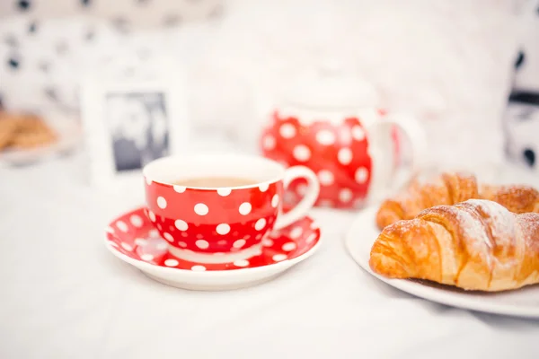 Delicious and tasty fresh coffee or tea cup and croissants as snack — Stock Photo, Image