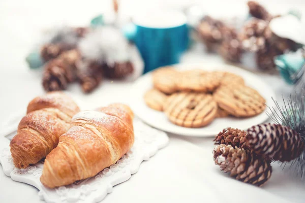 Soft photo of fresh baked croissants, healthy bed and breakfast meal — Stock Photo, Image