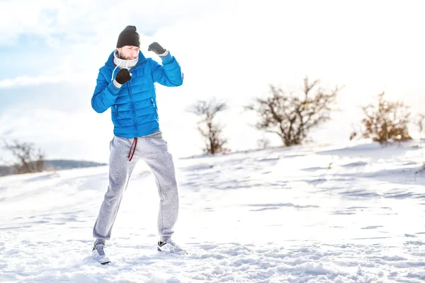 Coureur et athlète se préparant à pratiquer différents sports, s'entraîner et s'entraîner — Photo