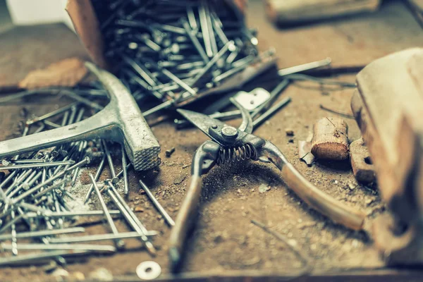 Endüstriyel makas, çekiç, çivi ve diğer araçları atölye ev bahçe aletleri
