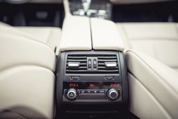 Klimatizace a auto ventilační systém pro cestujících, konstrukční detaily moderní auto — Stock fotografie