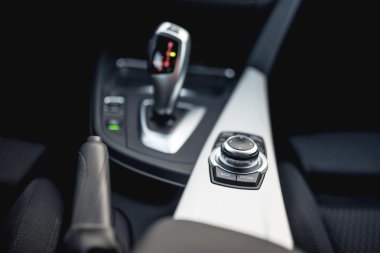 Tasarım detaylarını minimalist modern araba - yakın çekim ayrıntılarını otomatik şanzıman