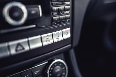 Koltuk havalandırma ve Isıtma sistemi ile modern araba aracınıza. Modern elektrikli otomobil ayrıntılarını