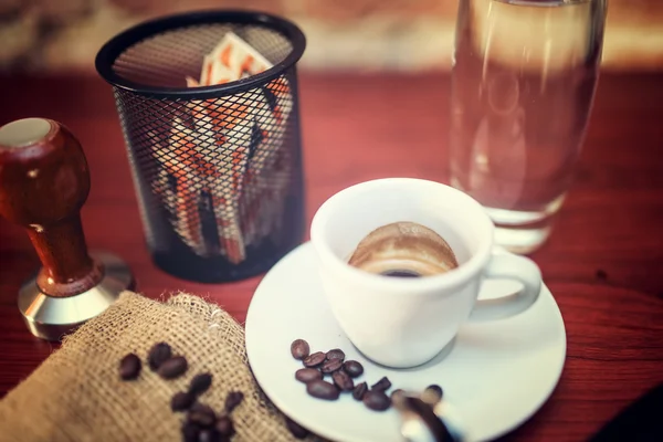 Ristretto koffie in de bar of restaurant. Vintage effect op foto — Stockfoto