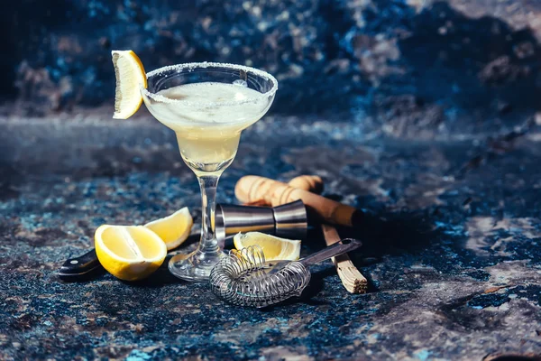 Margarita de limão fresco servido em bar e casin — Fotografia de Stock