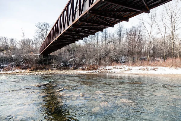 Kanada 'da kışın yaya köprüsü