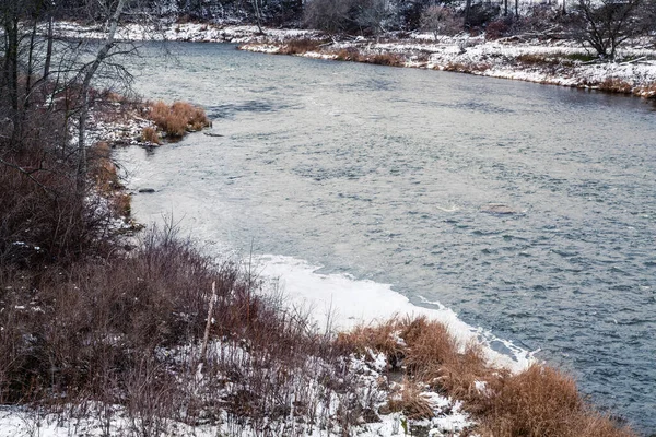 冬の風景川沿い｜パリオンタリオ — ストック写真