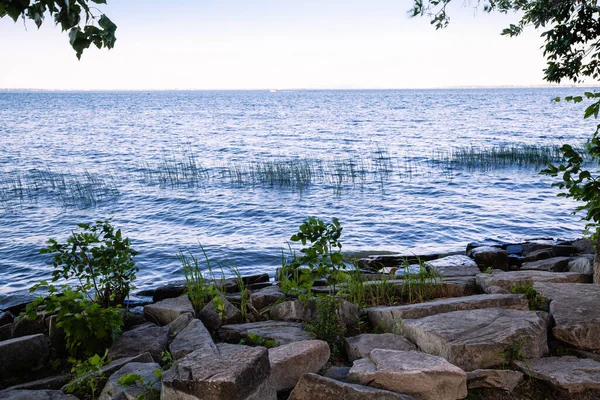 Montreal yakınlarındaki St. Lawrence nehri.